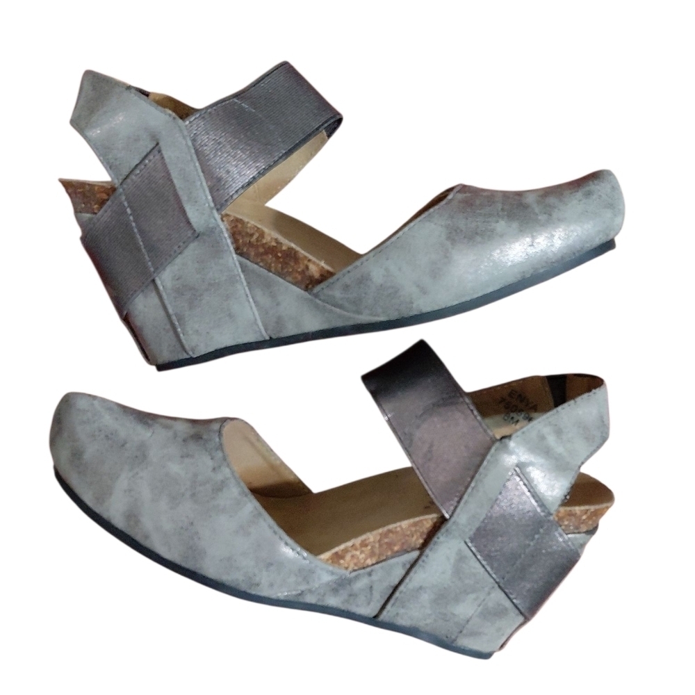 Pierre Dumas Enya Metallic Silver Leathrr Wedge Sandals Size 8 M